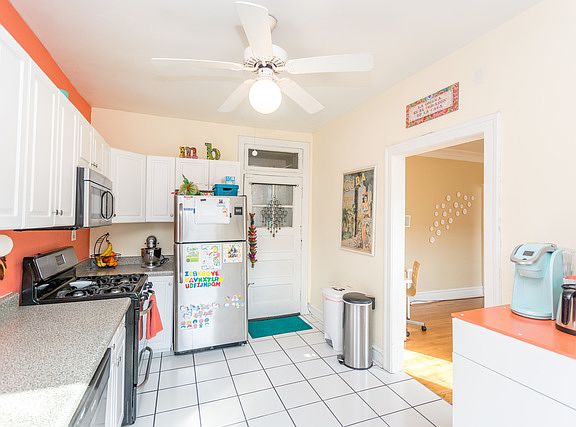 5th image of 4902 N Rockwell St APT 2S
