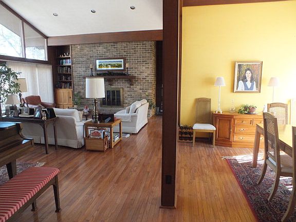 4th image of 104 Cherry Hills Dr
