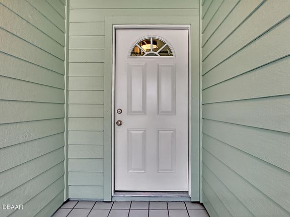 5th image of 818 Pine Shores Cir