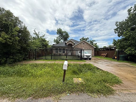 4th image of 9426 Nyssa St
