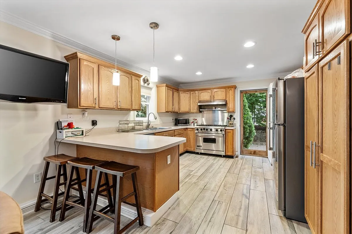 Best Deal! Unique 4 bed 4 bath gem in a great location — Photo 4