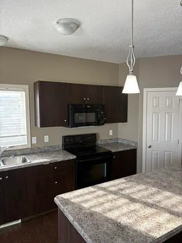 902 10 Street Unit B — Photo 3
