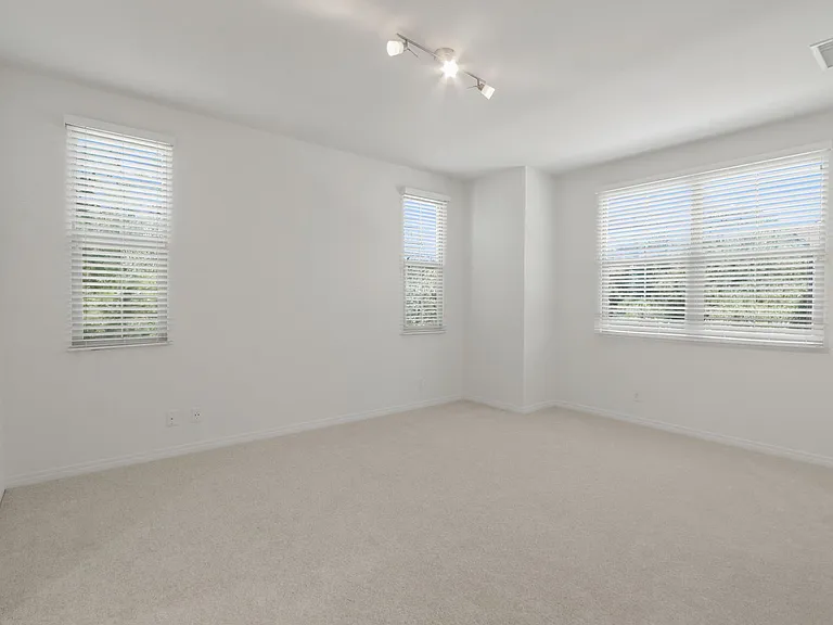 82 Parkwood — Photo 17