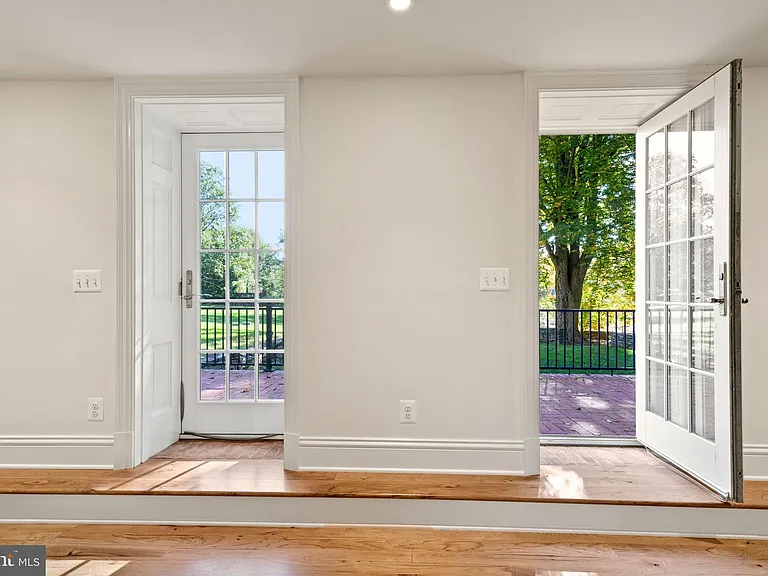 16131 Old York Rd — Photo 54