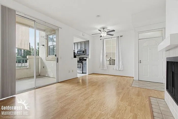 2 bed, 2.0 bath, 831 sqft, $2,895 — Photo 3