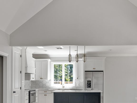 3rd image of 108 Christie Lee Dr