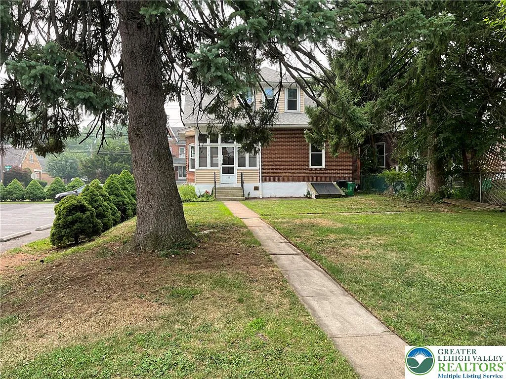 3 bed, 1.0 bath, 1464 sqft, $2,000 — Photo 2