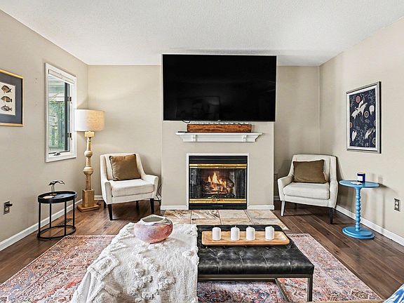 4th image of 2404 E Winona Ave #3