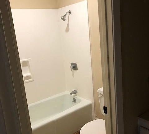 4th image of 710 W McNeese St APT 20