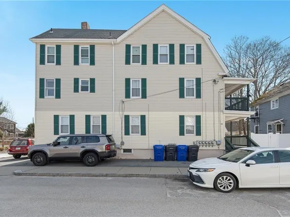 15 Thompson St, Warren, RI 02885
