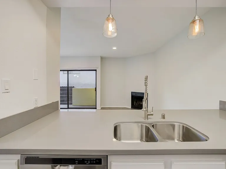 711 N. Sweetzer Ave — Photo 15
