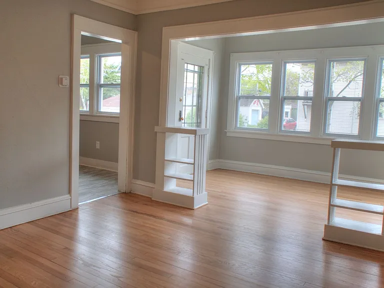 2865 N Frederick Ave — Photo 8