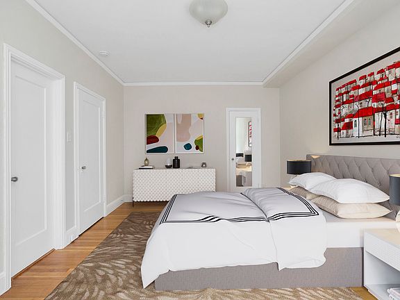 3rd image of 2202 Leavenworth St #101