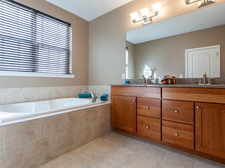 110 Brinley Ct — Photo 10