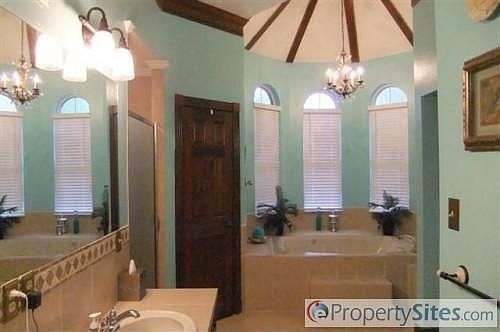 4th image of 209 Regency Dr