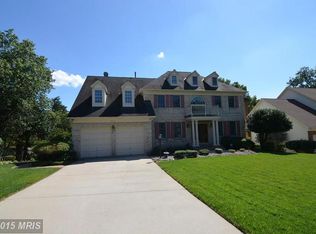 6101 Woodland Stream Dr, Alexandria, VA 22310