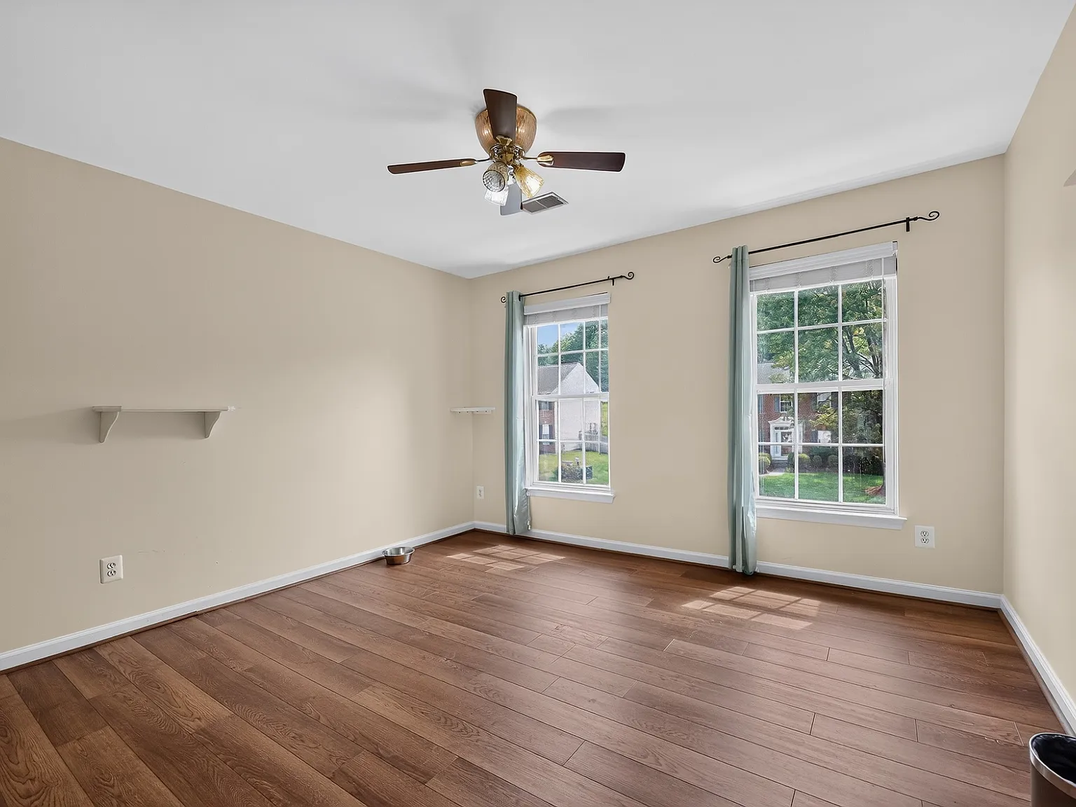 5 bed, 2.5 bath, 2736 sqft, $3,500 — Photo 4