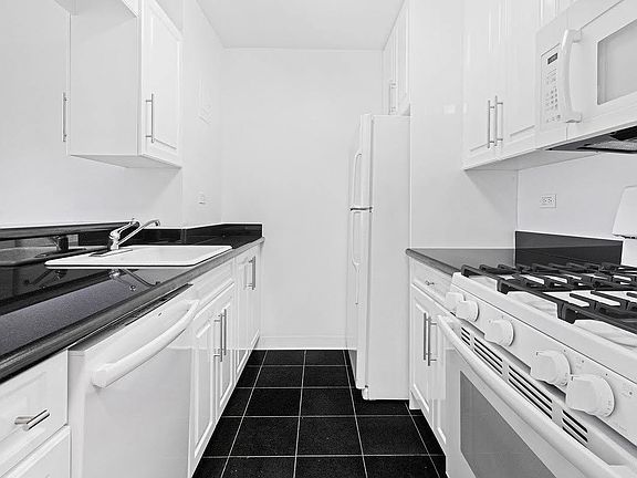 4th image of 400 E 71st St APT 10P