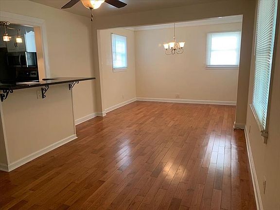 3rd image of 712 Forest View Dr