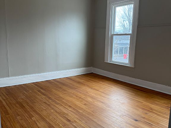 4th image of 113 W Oneida St
