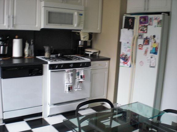4th image of 184 Kenilworth Ave