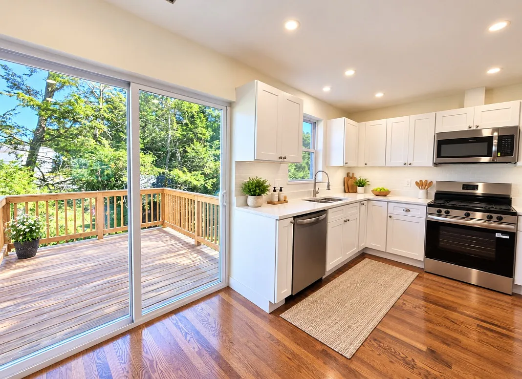 3 bed, 2.5 bath, 1800 sqft, $3,500 — Photo 3