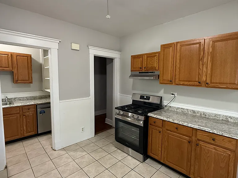 429 Ellsworth Ave #1L — Photo 2