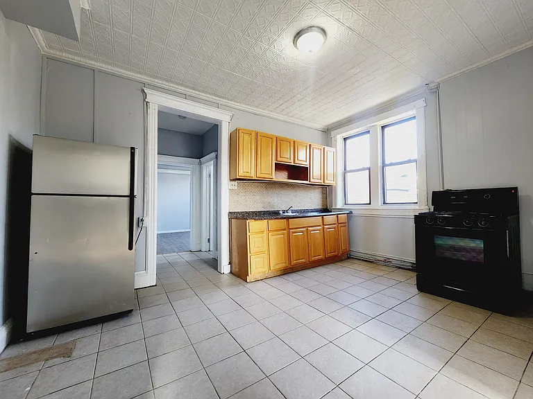 11 Grant Ave #3L — Photo 1