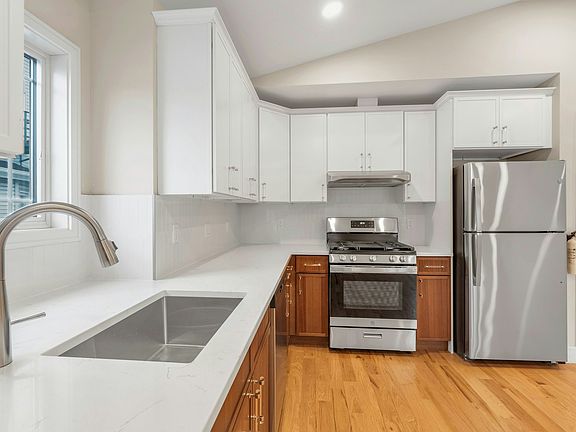 5th image of 362 Franklin St Floor 2