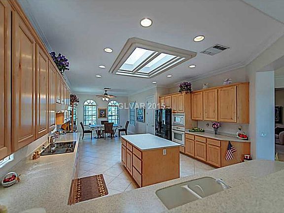 3rd image of 2320 Schaeffer Hills Dr