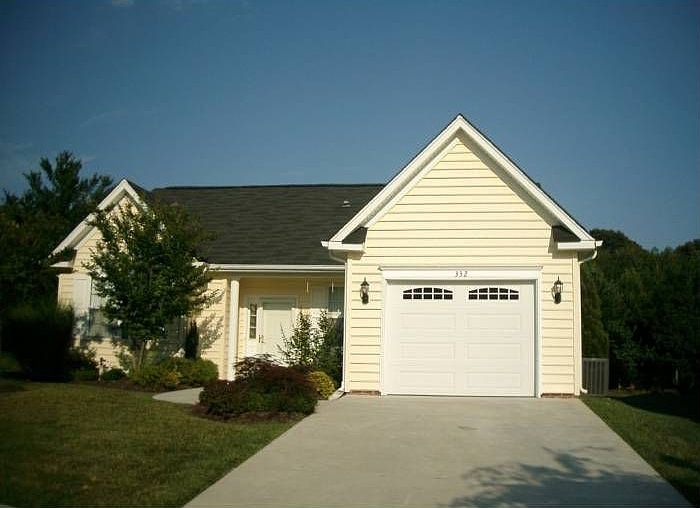 1st image of 332 Legacy Oaks Cir