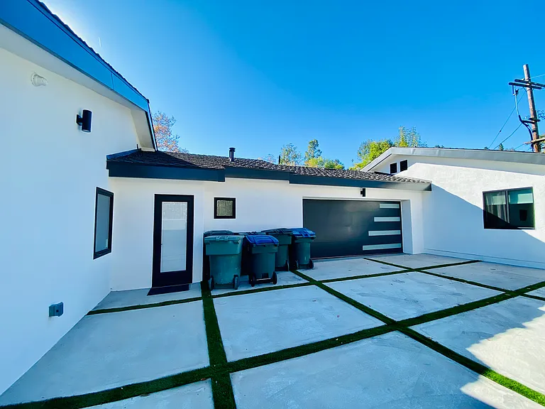 539 Avon Ave — Photo 19
