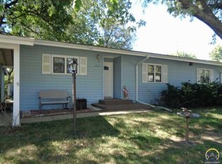 6617 SW Fieldwood Dr, Topeka, KS 66619