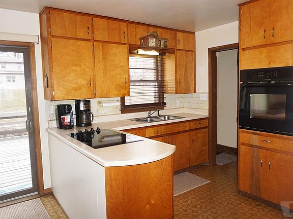 3rd image of 1315 Onyx Dr