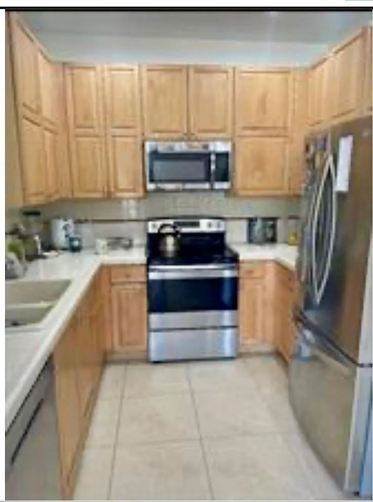 1 bed, 1.0 bath, 1672 sqft, $1,200 — Photo 3