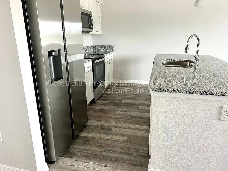 Royal Palms Apartments — Photo 20