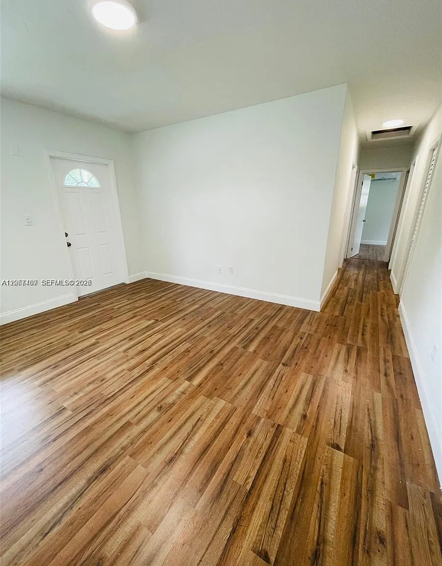 $2,800 12330 NW 17th Ct #12330 — Photo 4