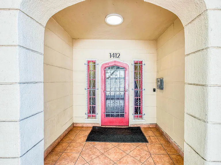 Gordon Street Apartments — Photo 3