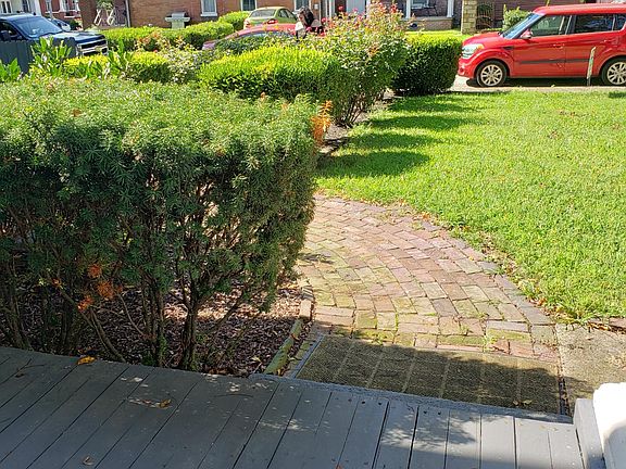 5th image of 207 Blackford Ave