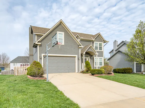 15422 S Hallet St, Olathe, KS 66062