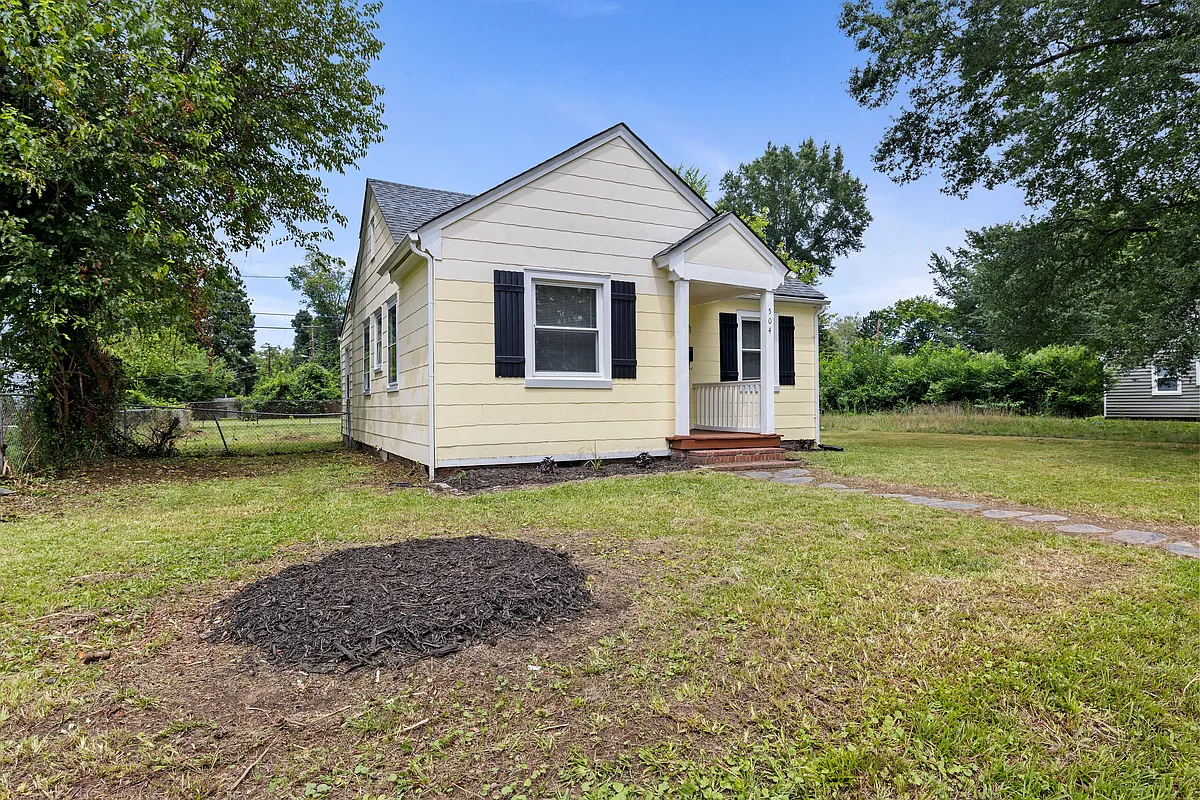 Building Photo - 504 Pelham Dr
