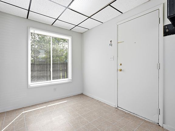 5th image of 2828 Raymond St