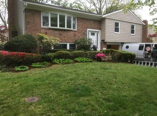 108 Michelle Dr, Jericho, NY 11753