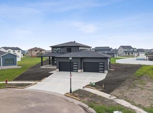 951 50th Ave W, West Fargo, ND