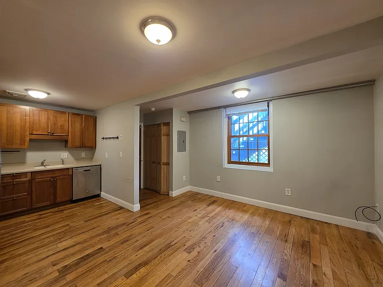28 E Grand Ave #B — Photo 4