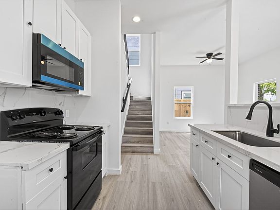3rd image of 9007 Hilda St