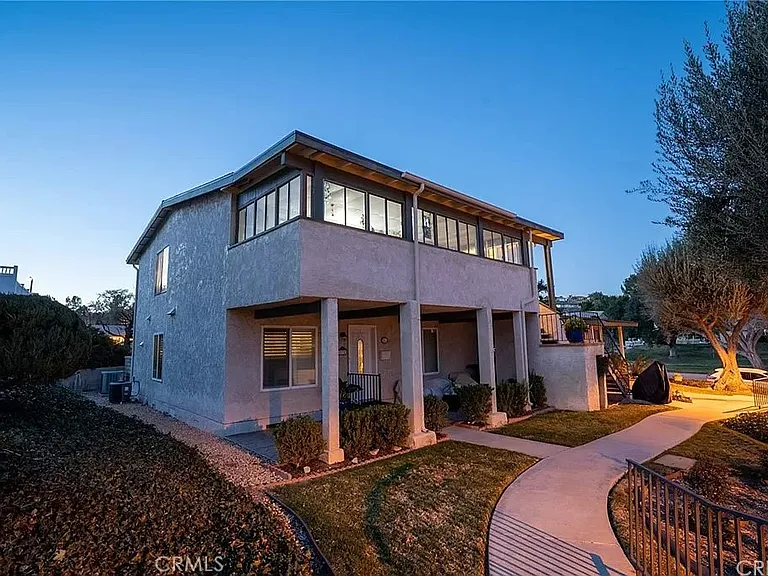 19724 Avenue Of The Oaks — Photo 4