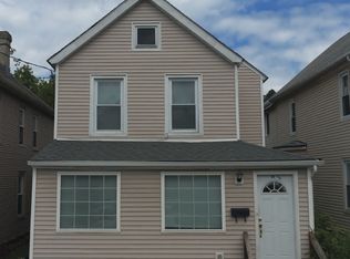 35 1/2 Smith St, Middletown, NY 10940