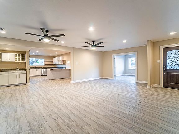 3rd image of 5832 Pebble Beach Dr