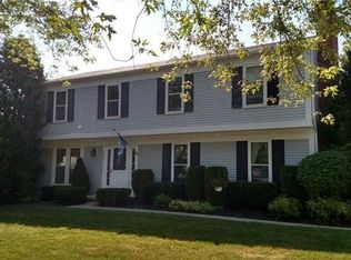 5873 Kingsfield Dr, West Bloomfield, MI
